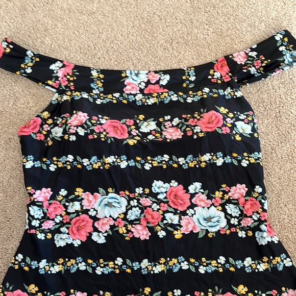 Old navy swim suit - Picture 2 of 6